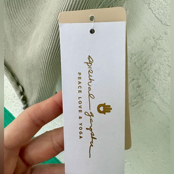 Spiritual Gangster Ribbed Top Scalloped M/L Gray NWT - Picture 5 of 8